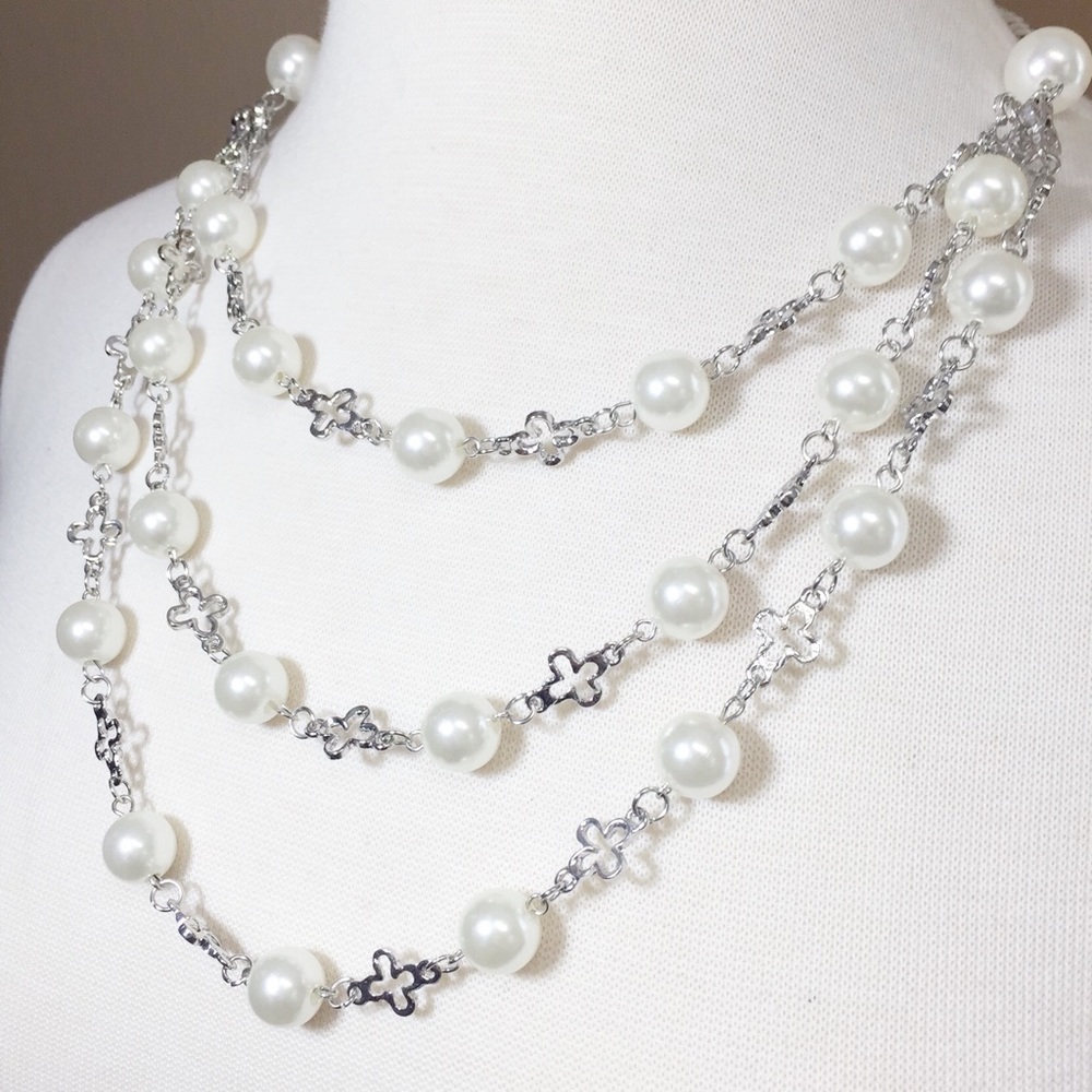 3 Row Pearl Silver Quatrefoil Layered Necklace Set - Picture 2 of 3